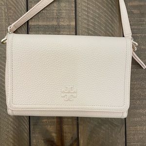 Tory Burch cream/faint pink crossbody purse (Like New)